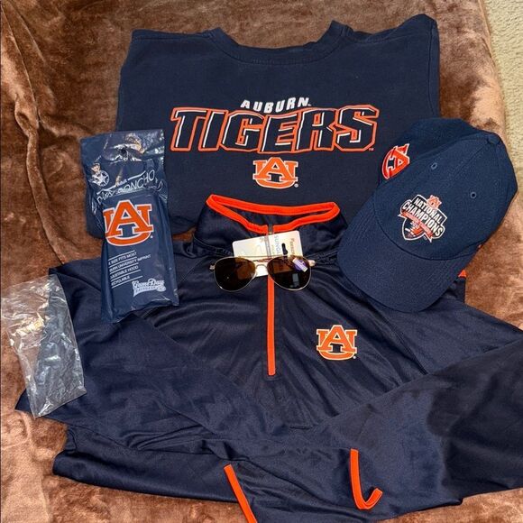 Champion Navy Blue Crewneck Sweater - Picture 6 of 16